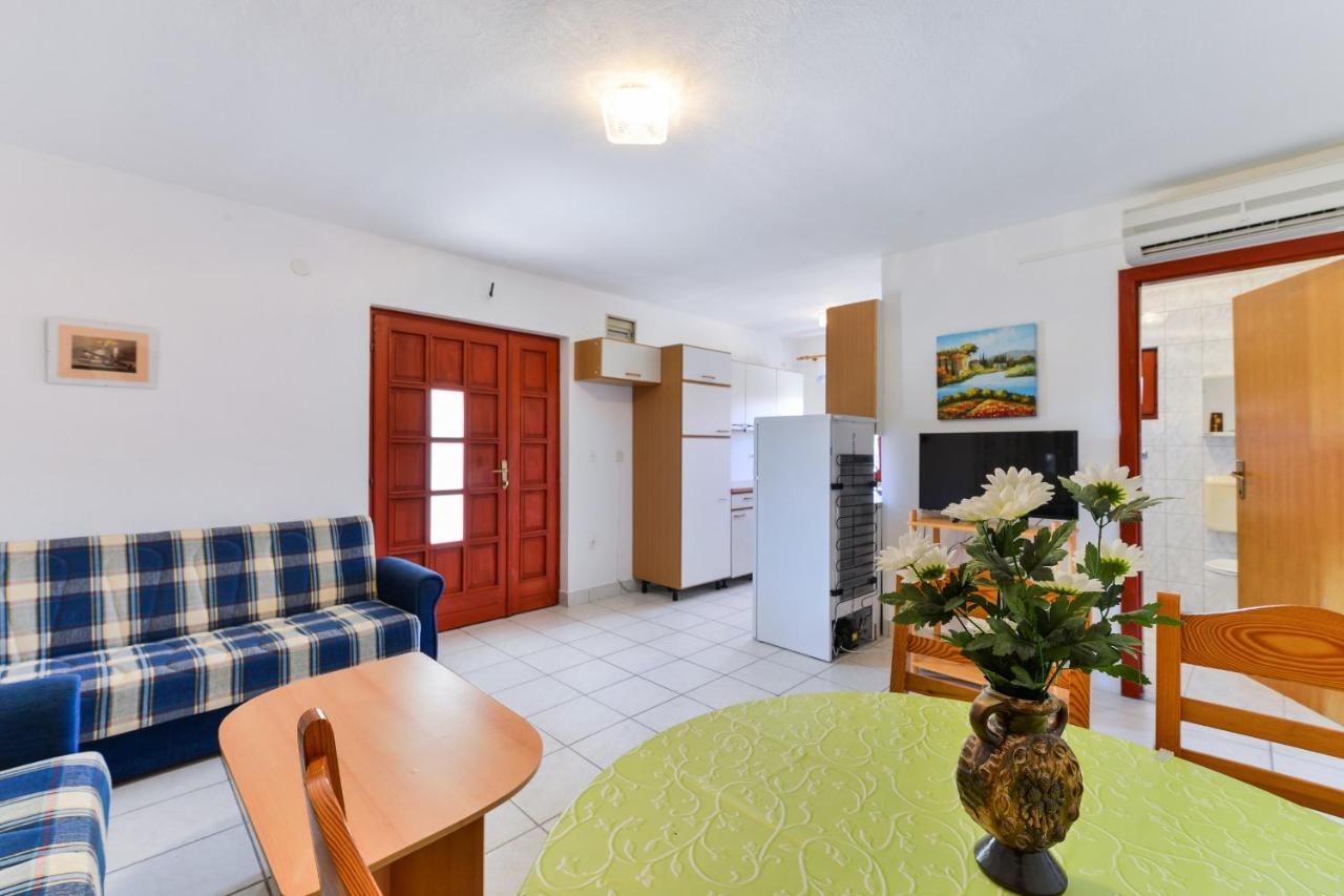 Apartments Gogoljak Vir Exterior photo