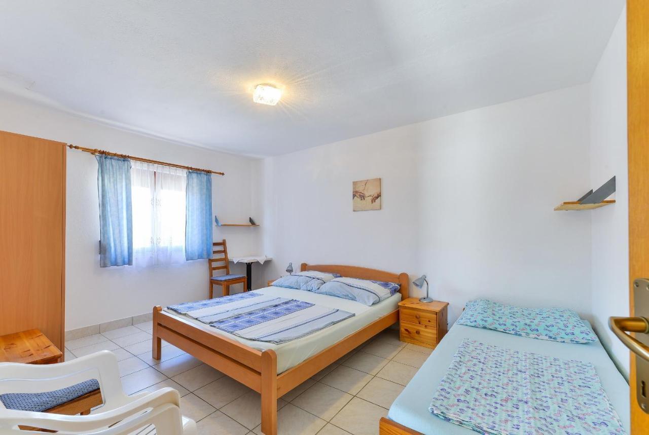 Apartments Gogoljak Vir Exterior photo