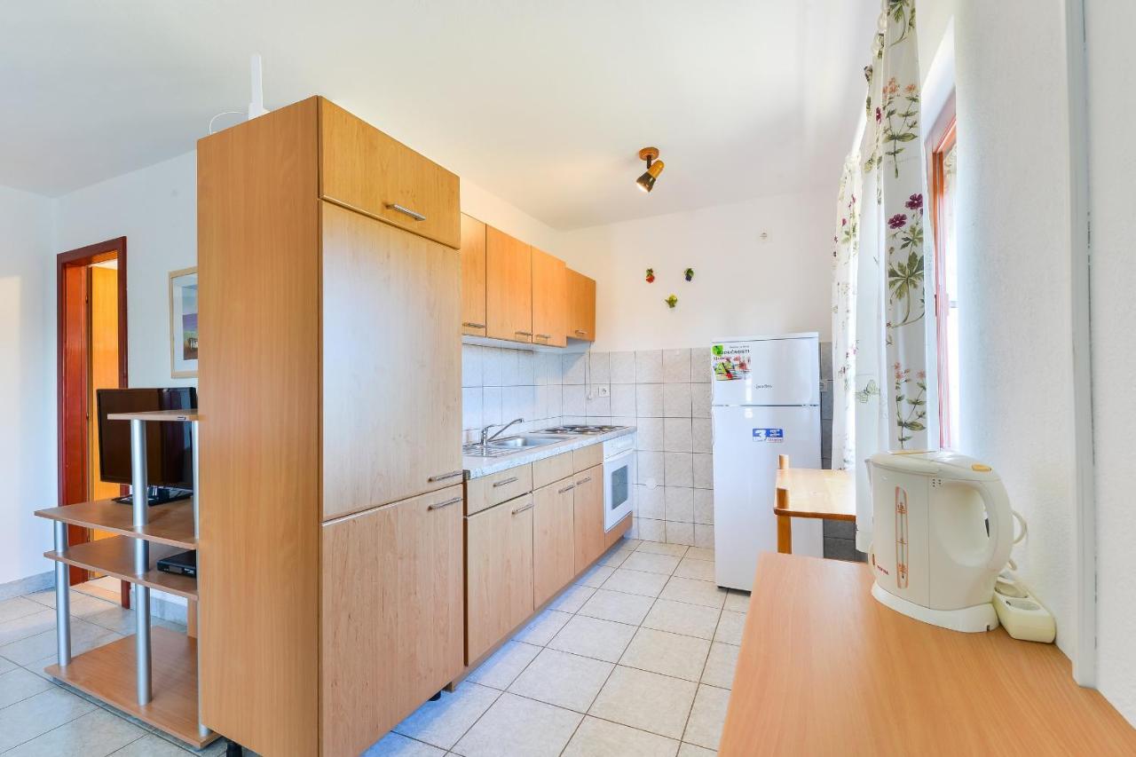 Apartments Gogoljak Vir Exterior photo