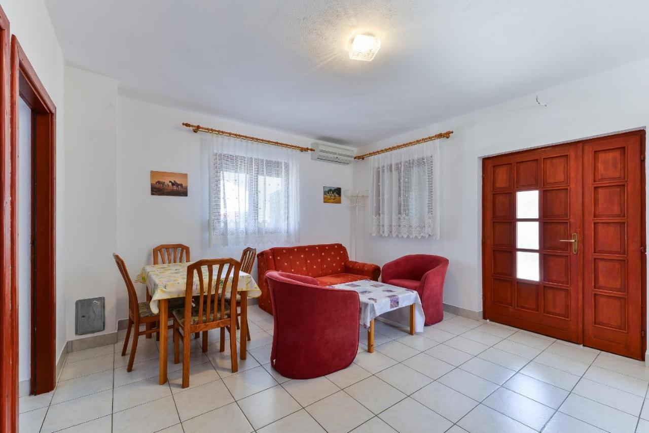 Apartments Gogoljak Vir Exterior photo