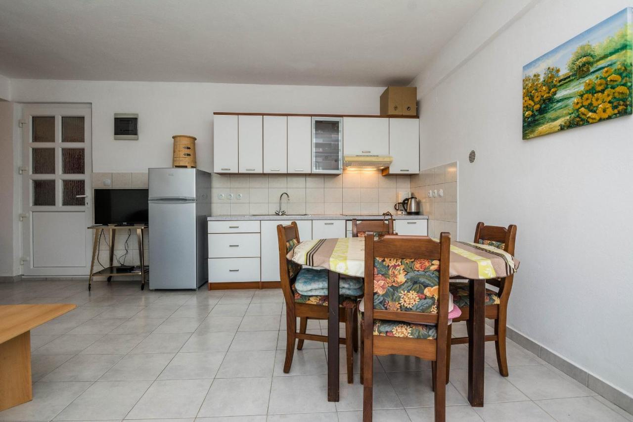 Apartments Gogoljak Vir Exterior photo